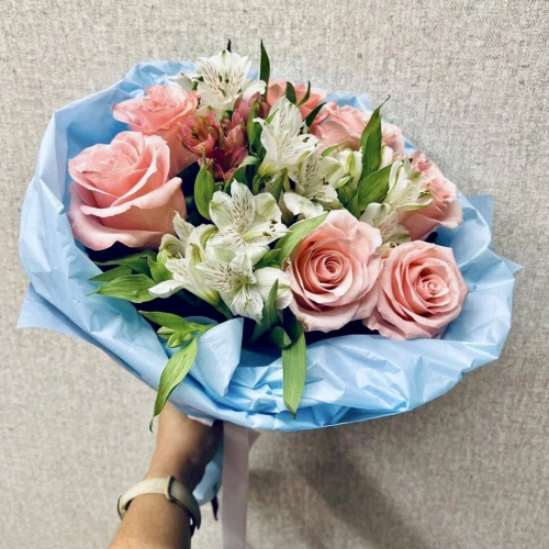Букет «Фреш» – нежность розовых роз и белых альстромерий Бугульма Республика Татарстан